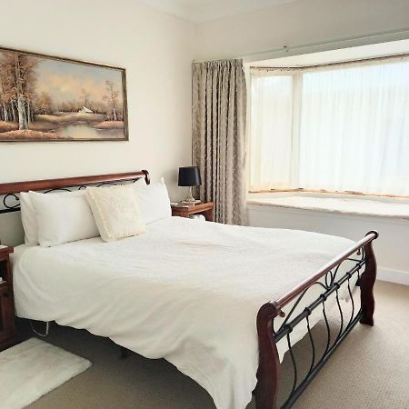 Ocean Aspect And Central To Cbd - Cosheirm Apartments On Merri 워남불 외부 사진